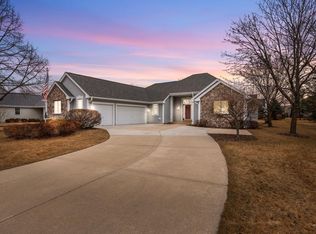 1275 Yosemite Rd, Oconomowoc, WI 53066