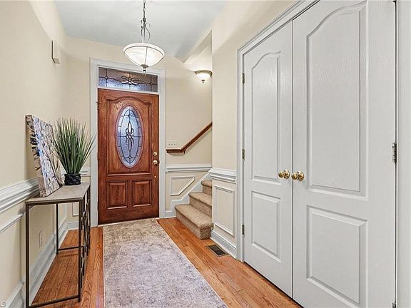 2nd image of 1009 Bradford Ln