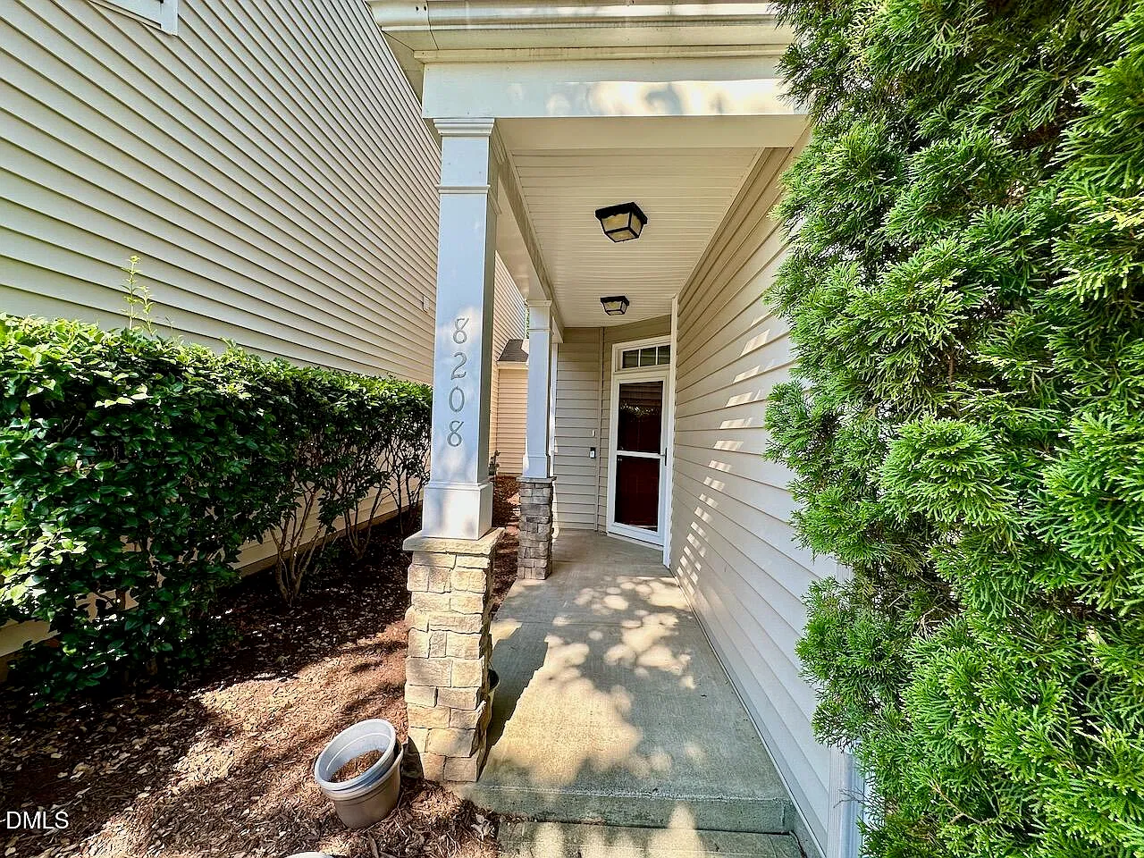 3 bed, 2.5 bath, 2650 sqft, $2,395 — Photo 2