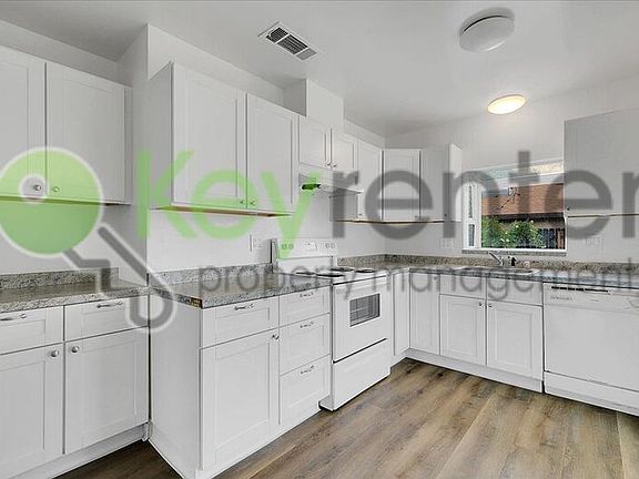 4th image of 3540 Grant Park Dr