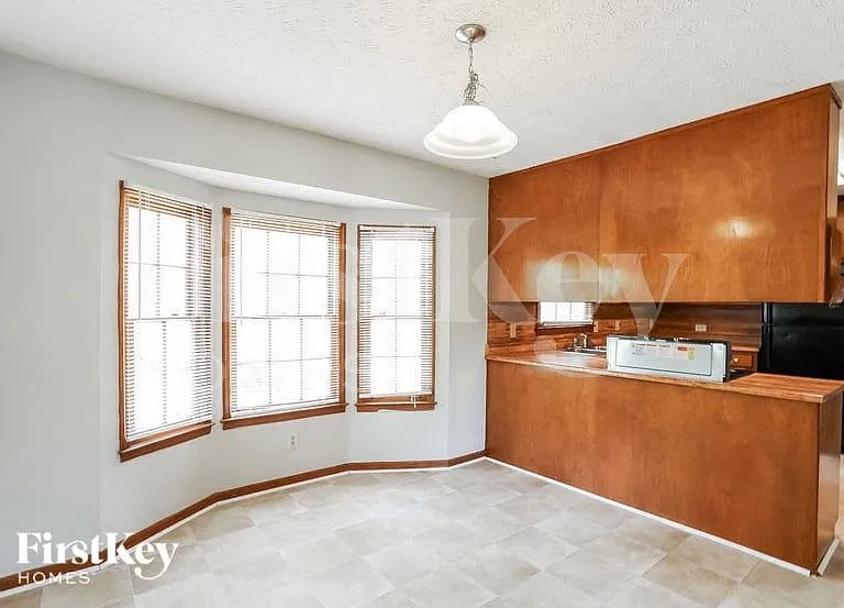 240 Summerwood Ln — Photo 6