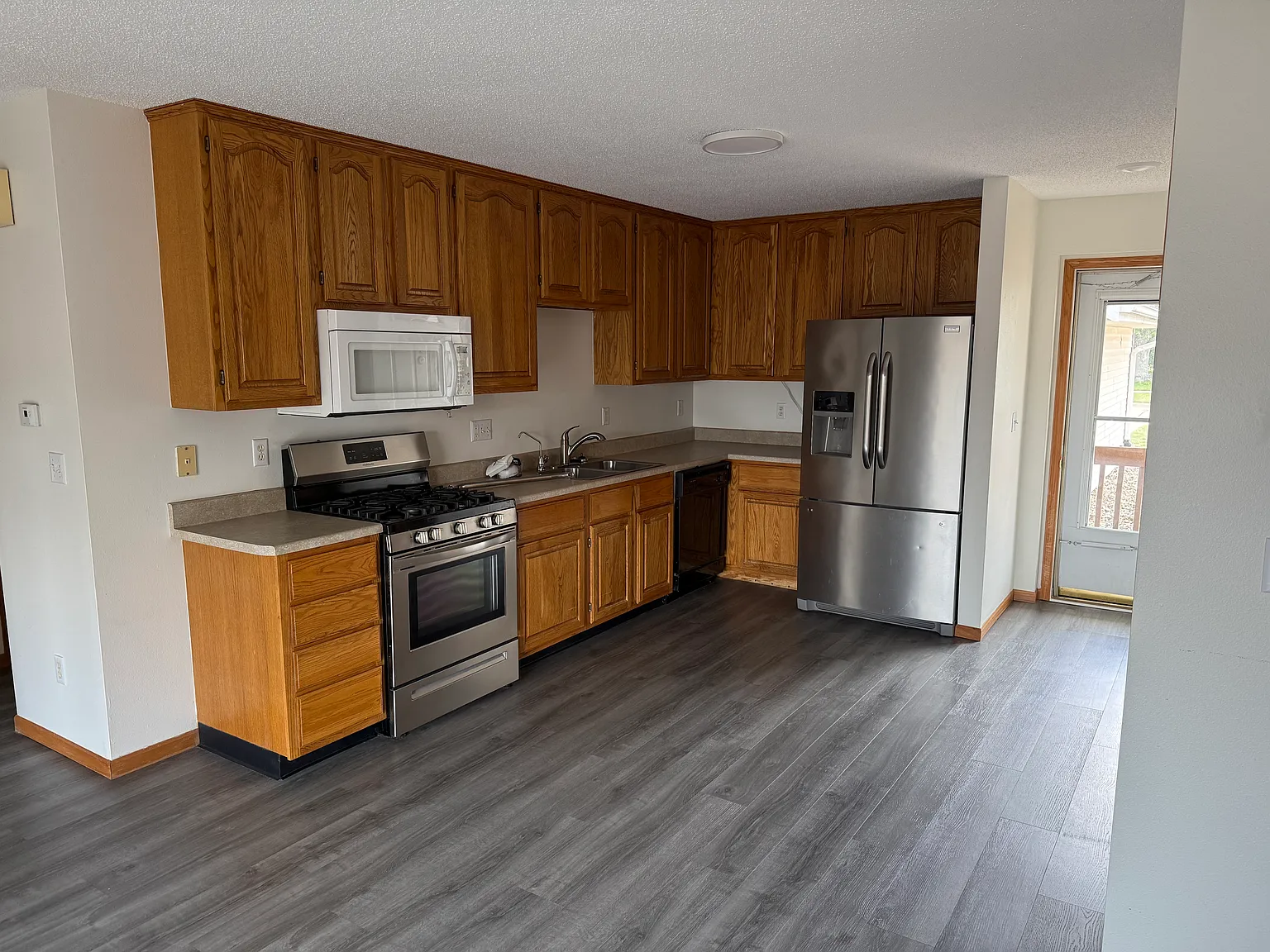 2 bed, 986 sqft, $1,300 — Photo 4