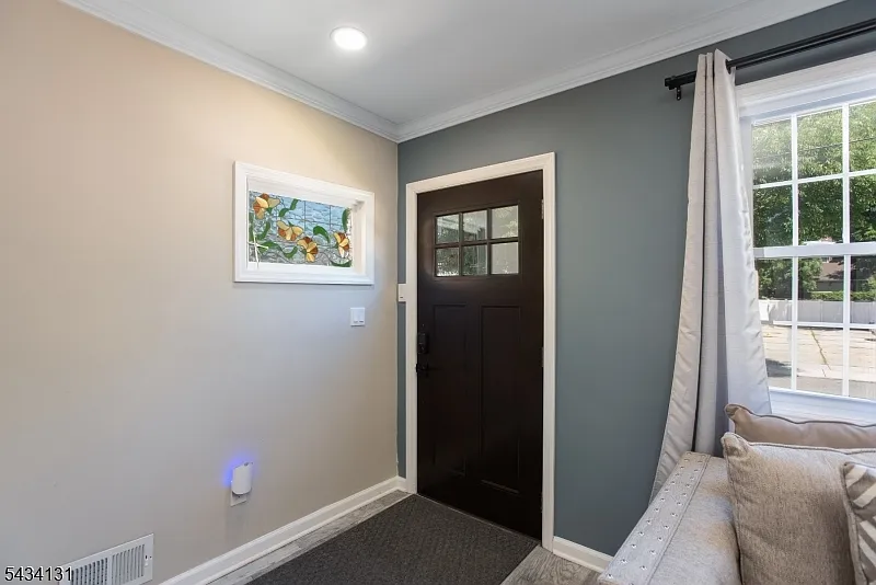 4 bed, 2.0 bath, $4,000 — Photo 3