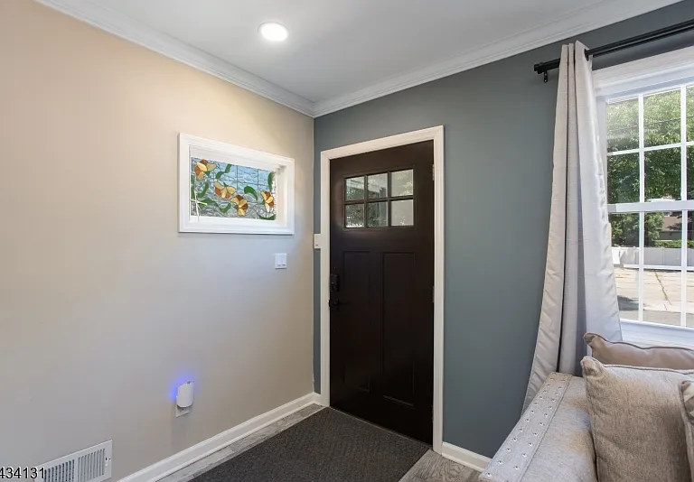 138 Jerome Pl — Photo 3