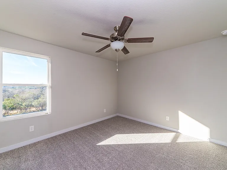 689 Ryan Crossing — Photo 3