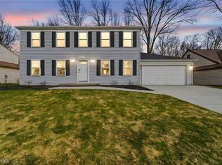 6977 Grace Dr, Olmsted Township, OH 44138