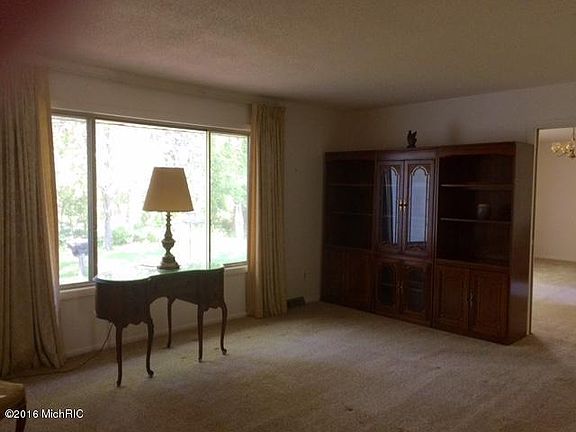 4th image of 1113 Monona Dr