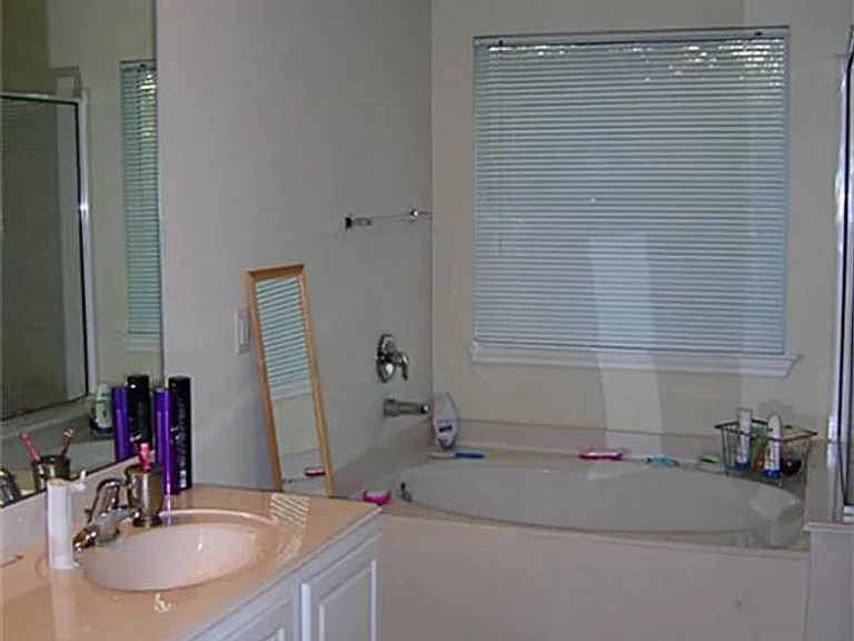17154 Oakwood Chase Dr — Photo 5