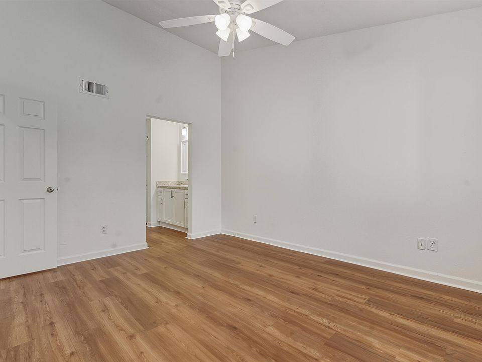 2nd image of 2900 Woodrich Dr #1-4