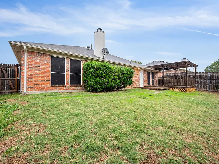 614 Douglas Dr — Photo 26