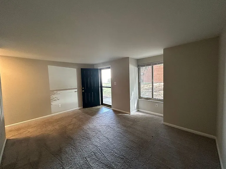 Coventry Court Townhomes — Photo 59