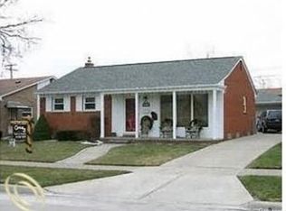 6740 Rosemary St, Dearborn Heights, MI 48127