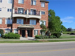 51 Hays Blvd #1, Oakville, ON L6H0J1
