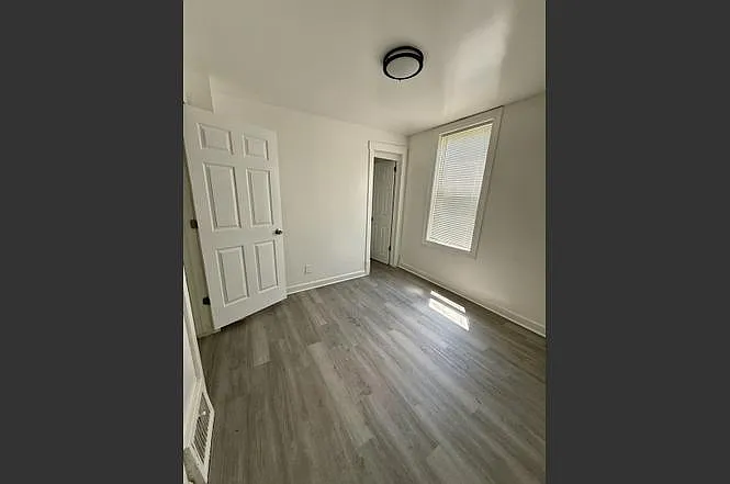 8518 S Muskegon Ave — Photo 3