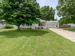 701 N Country Acres Ave, Wichita, KS 67212