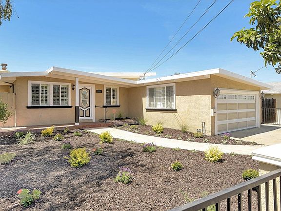 3rd image of 2551 Gloria Way