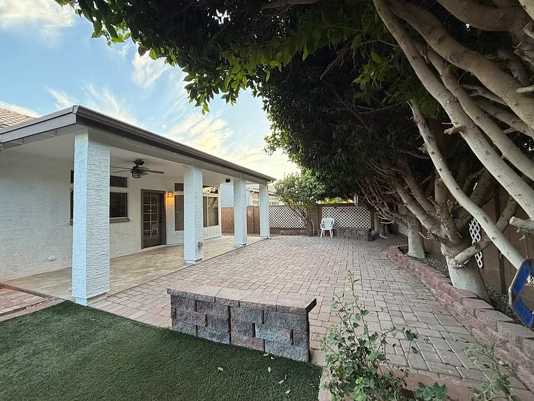 1850 W Desert Ln — Photo 36