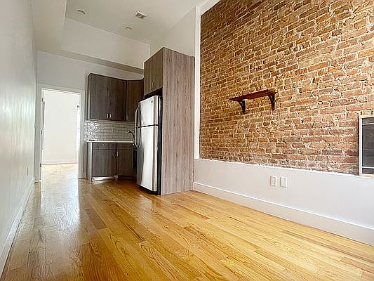 3rd image of 486 Chauncey St #2R