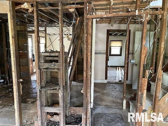 3rd image of 1424 E 2nd Ave