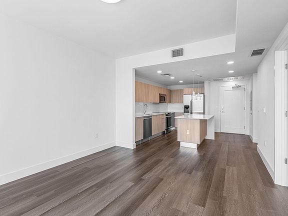 4th image of 1450 NW North River Dr #402