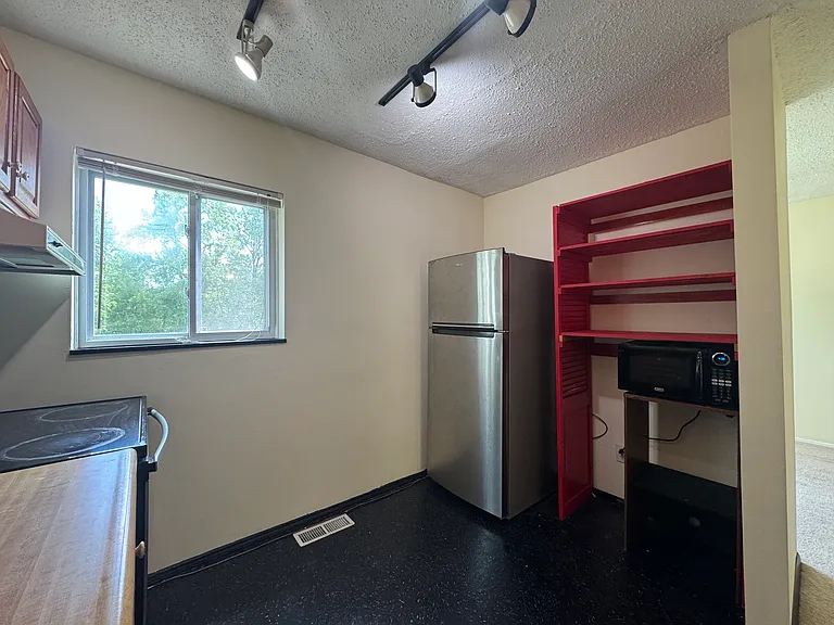 181 Carmel Woods Dr — Photo 6