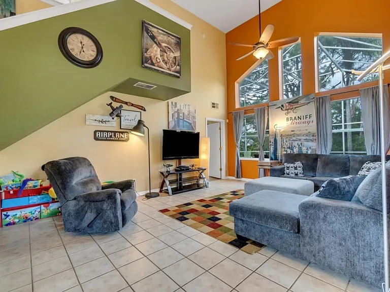 Balmoral Ct — Photo 3