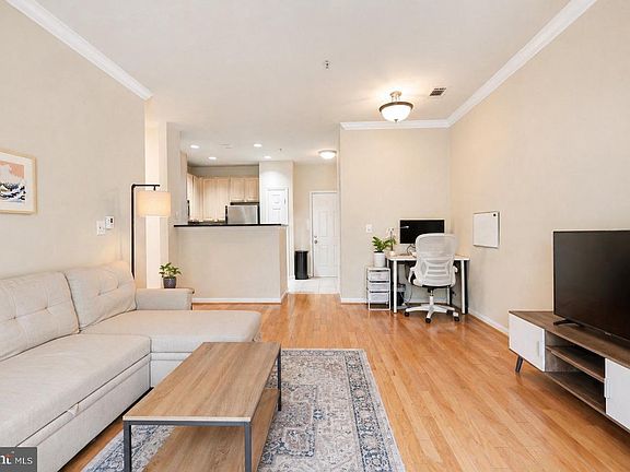 4th image of 2465 Army Navy Dr APT 101