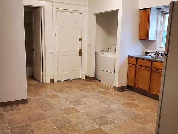 3rd image of 917 10th Ave #1