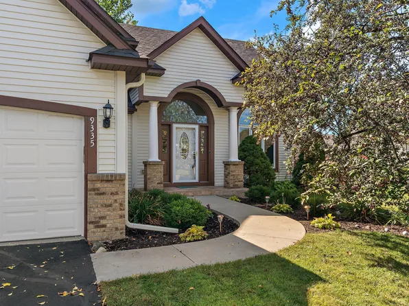 9335 Parkside Dr, Woodbury, MN 55125