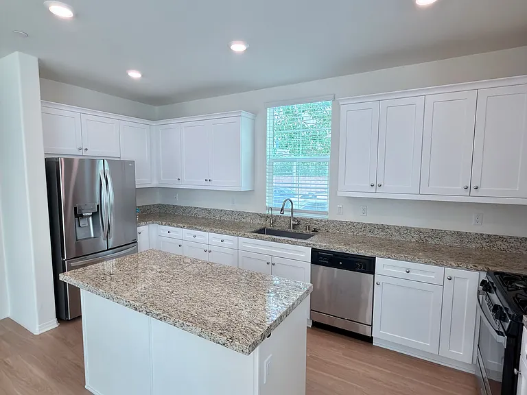 7897 Griffith Peak St — Photo 5