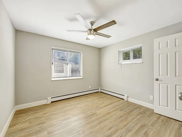 Twin Terrace Apartments — Photo 20