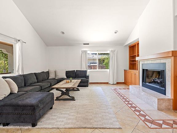 5th image of 511 E Aliso St