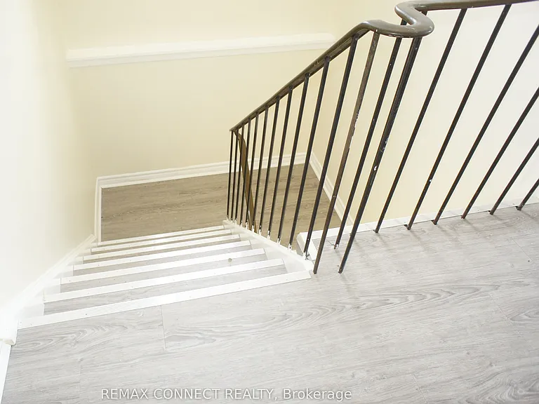 46 Shoredale Dr — Photo 9