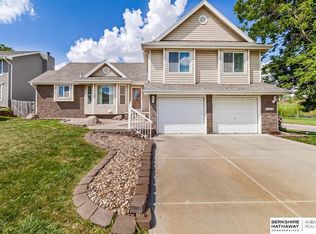 1006 Magnolia Ct, Papillion, NE 68046