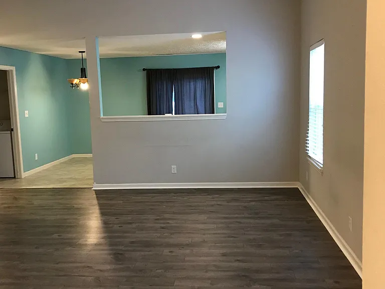 2385 Fleming Dr — Photo 5
