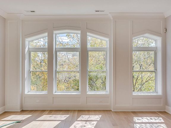 5th image of 1522 W Walton St #3