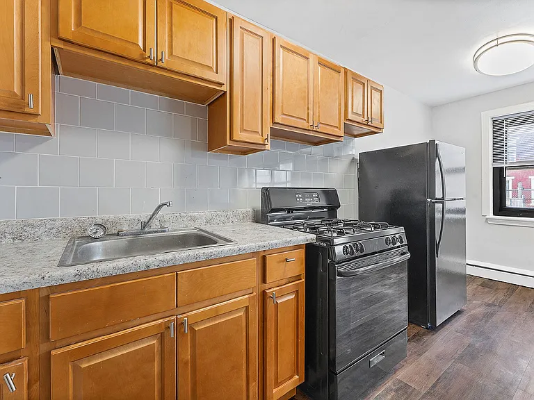 Girard Court Apartments — Photo 7