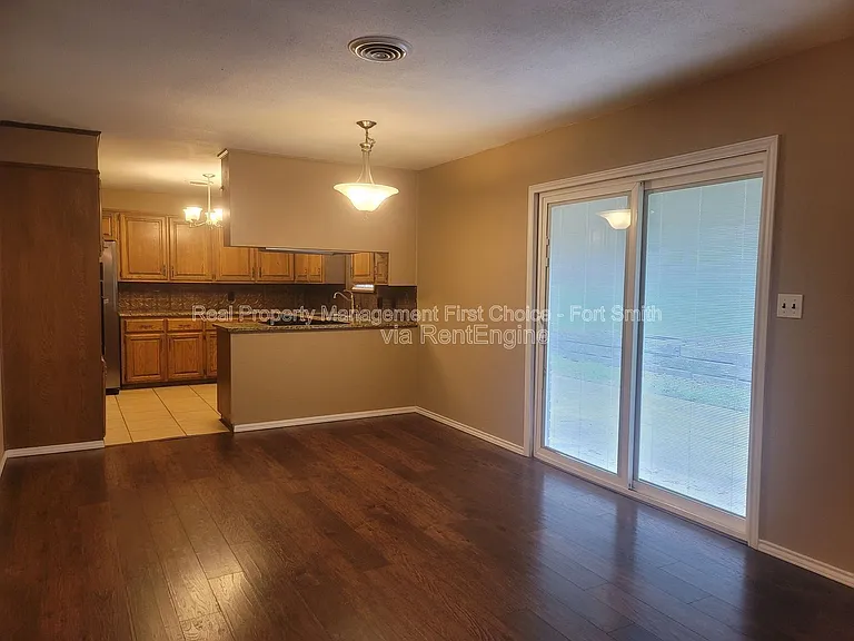 306 Elfen Glen St — Photo 5