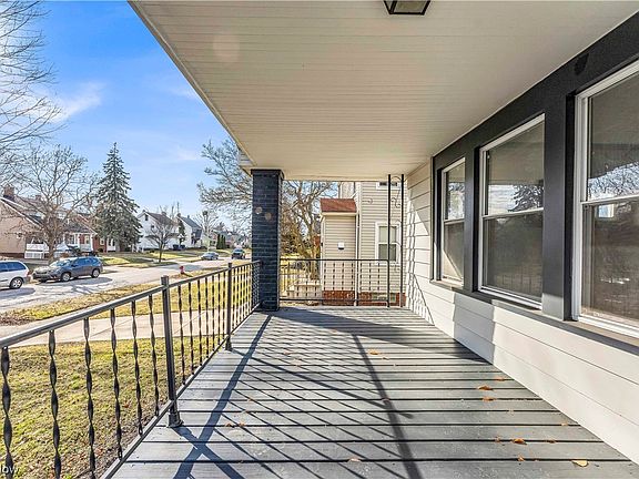 3rd image of 19751 Locherie Ave