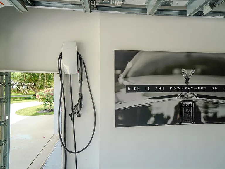 8134 Twin Lake Dr — Photo 15