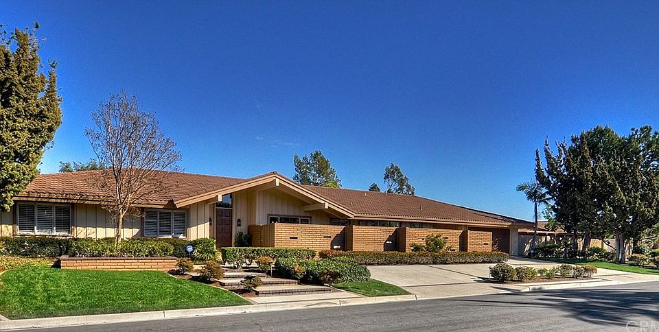 1st image of 10382 Miralago Pl