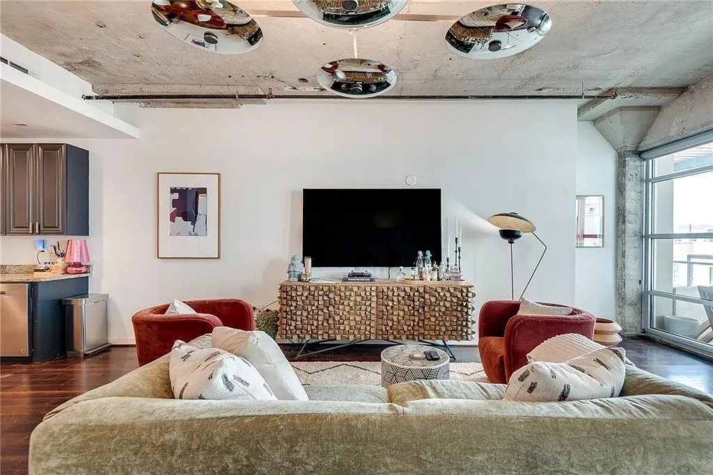 1 bed, 1.0 bath, 1282 sqft, $3,500 — Photo 2