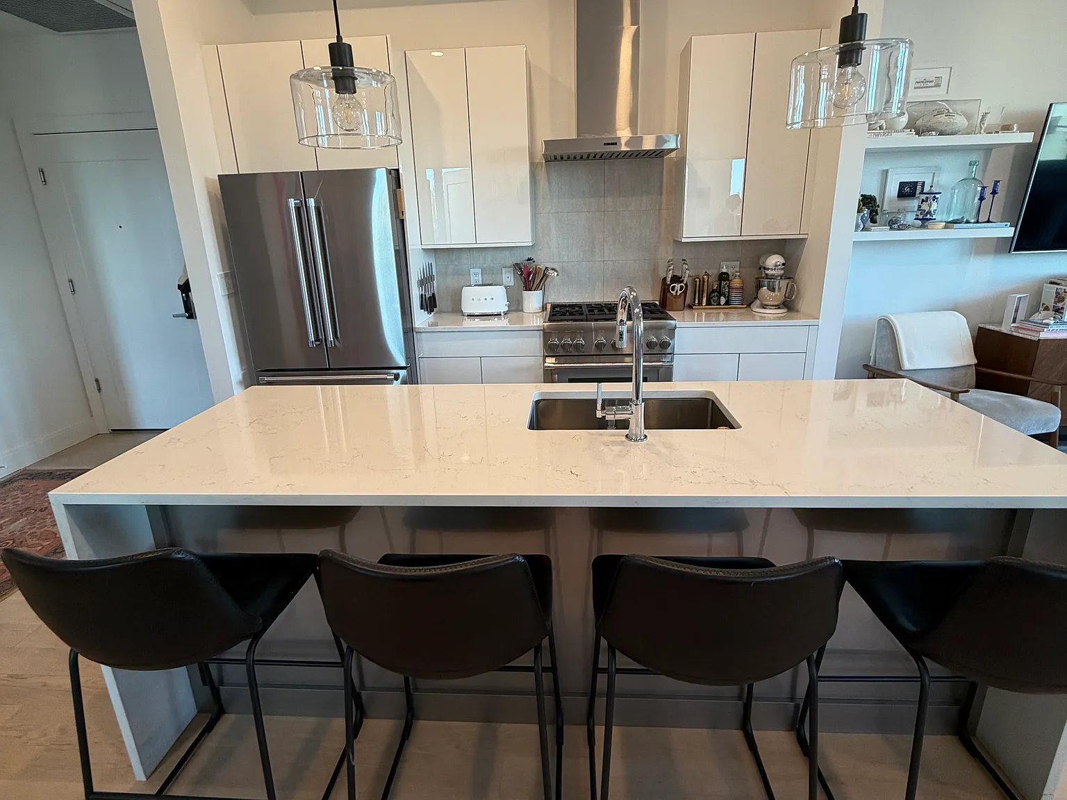 2 bed, 951 sqft, $5,000 — Photo 3