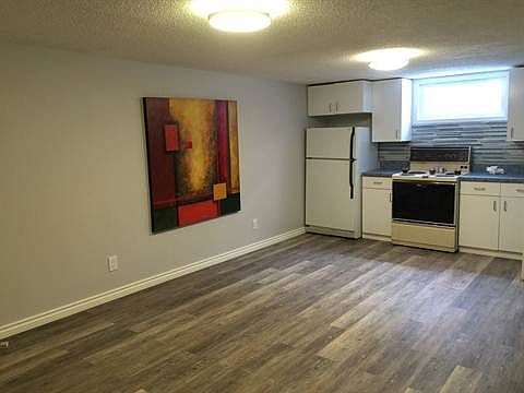 3rd image of 10939 116th St NW