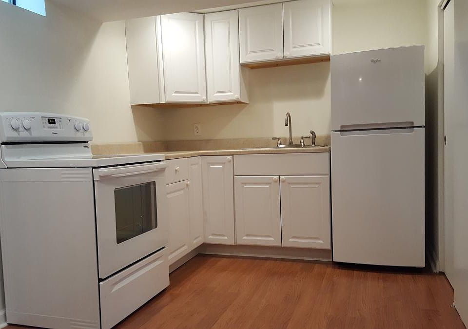kitchen, 8' x 8.5'