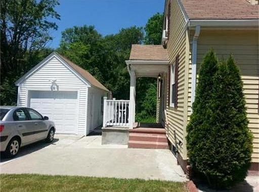 2nd image of 221 Berkley St