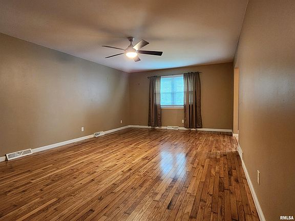 3rd image of 1225 Wickford Dr