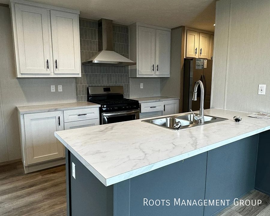1st image of 700 E 6th St #33