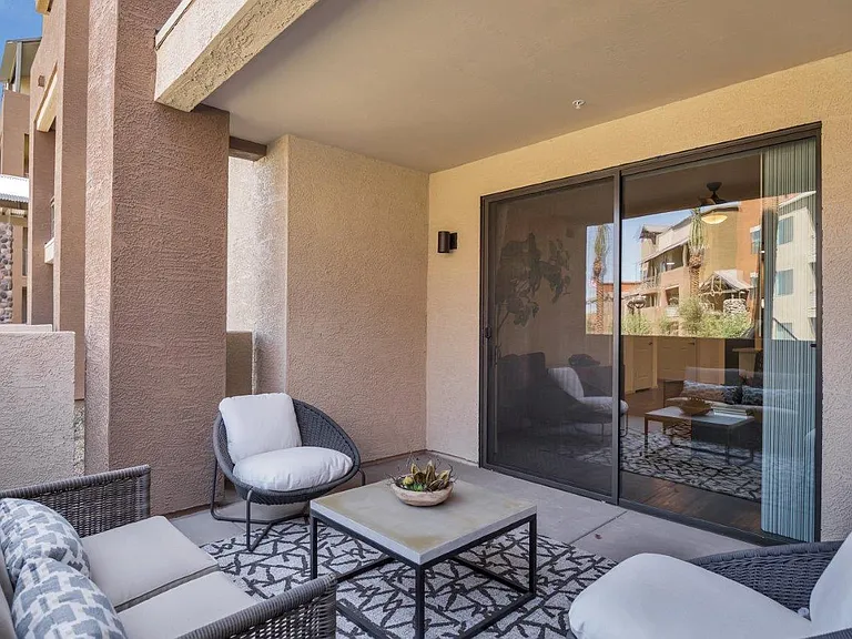 Noria Robson Luxury Apartments — Photo 42
