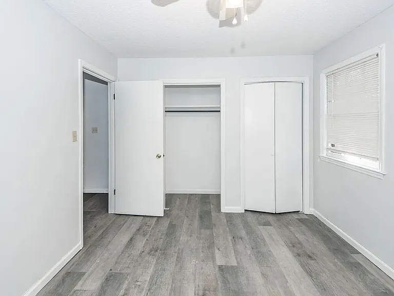 120 Colonial Ct — Photo 17